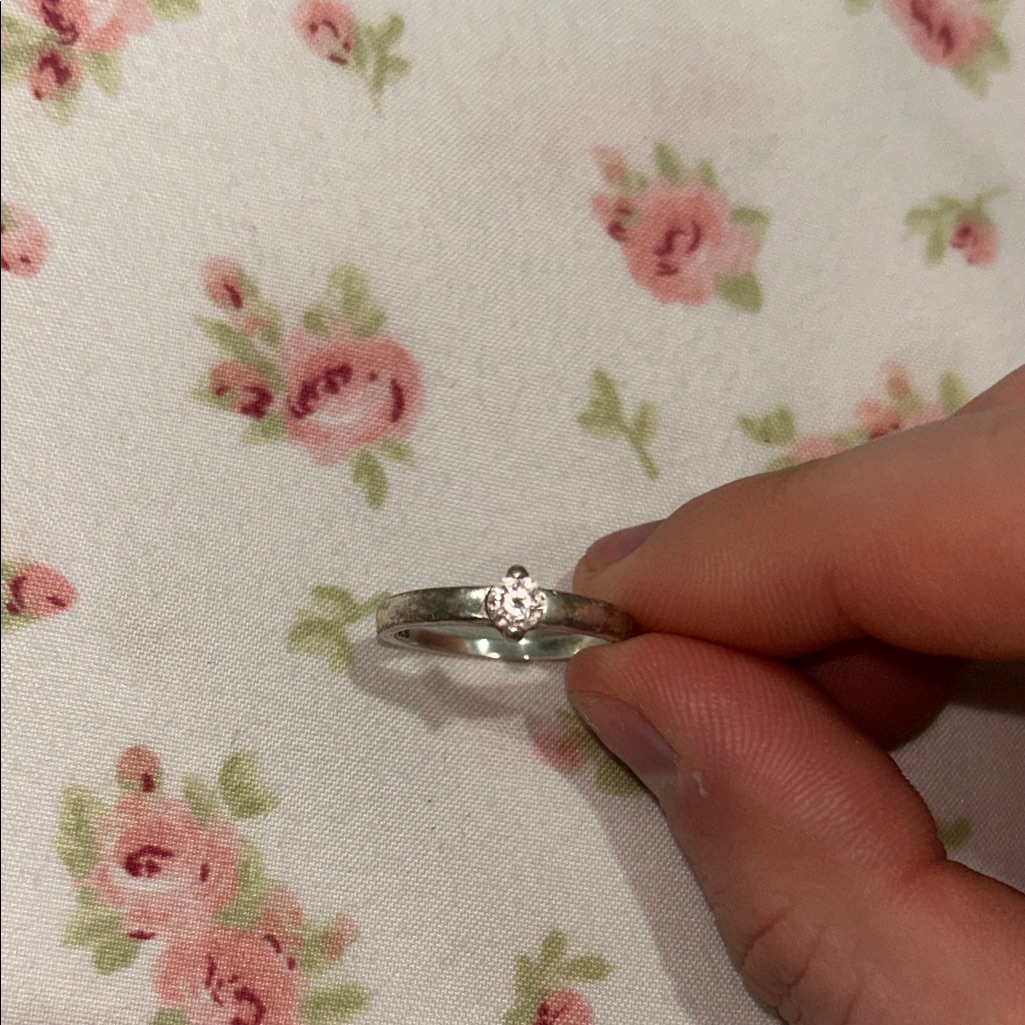 Elegant Silver Ring With Diamond